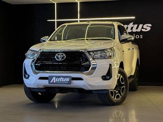 TOYOTA HILUX 2.7 VVT-i FLEX CD SRV 4X4 AUTOMÁTICO TOYOTA HILUX 2.7 VVT-i FLEX CD SRV 4X4 AUTOMÁTICO